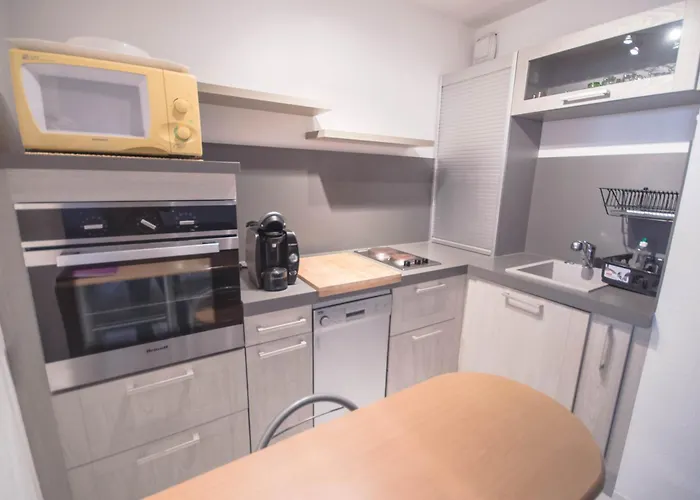 Chez Adeline - Confortable Appartement Avec Piscine Et Parking
